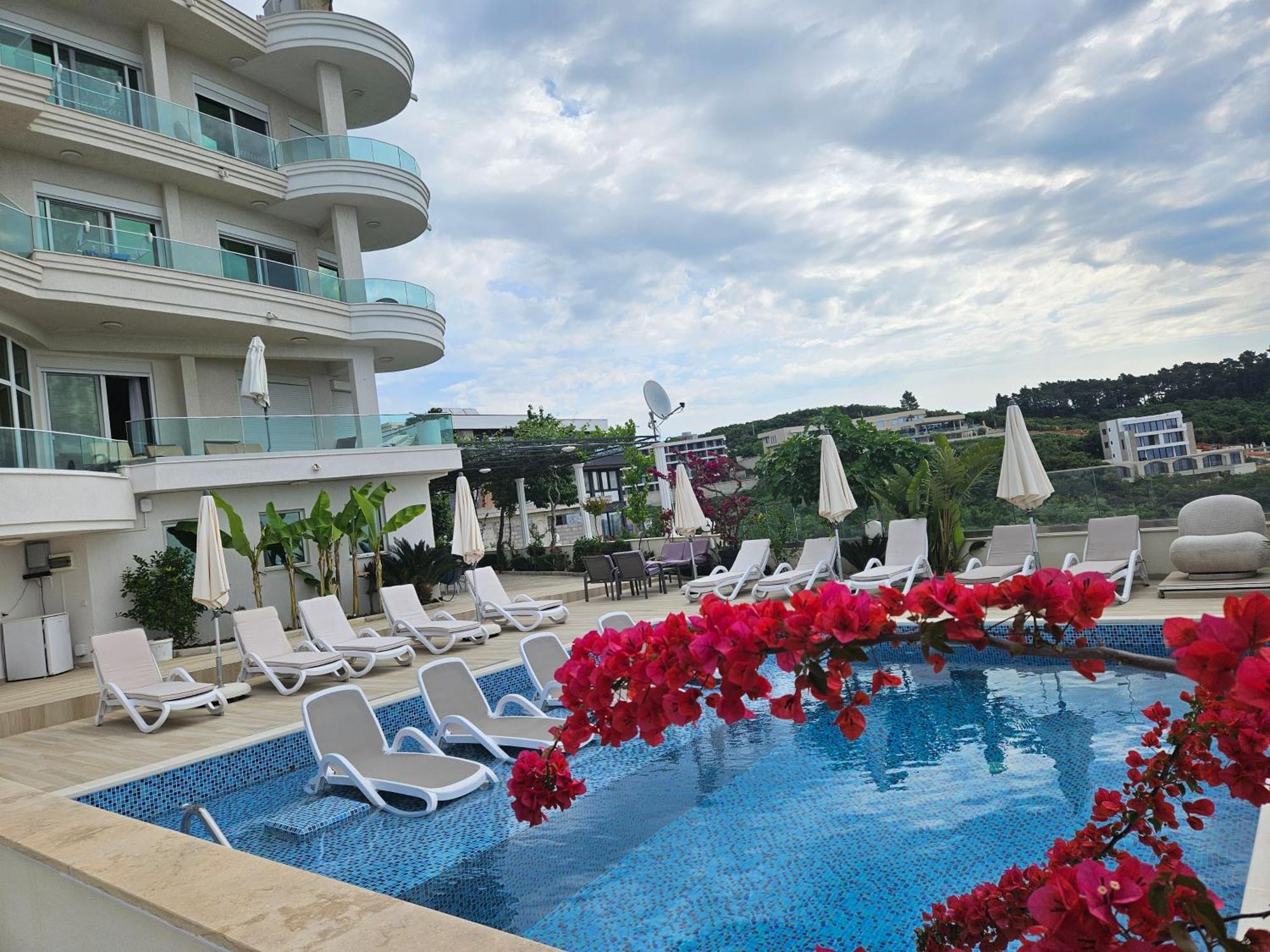 Apartments D'Hermes Ulcinj Exterior photo